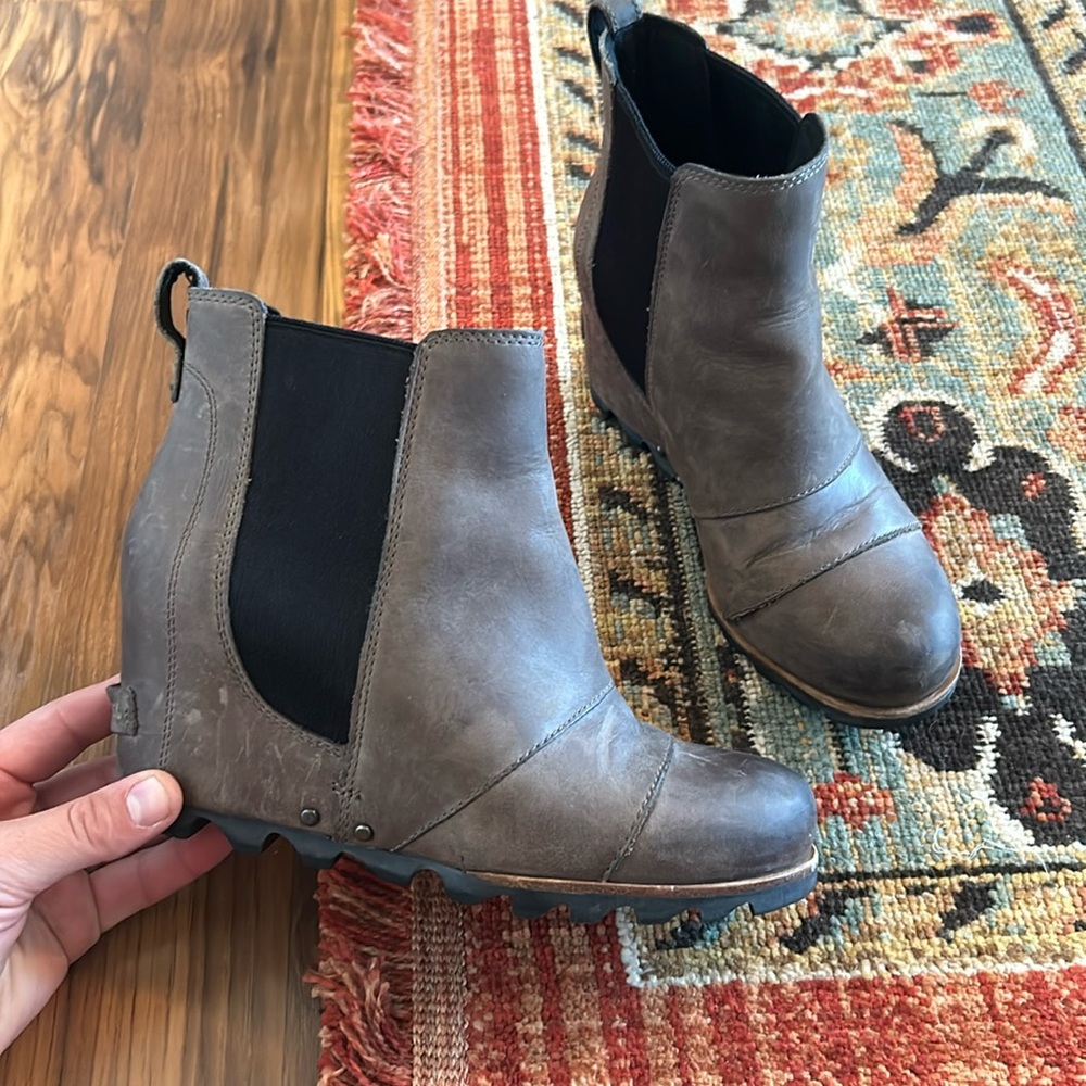Sorel wedged booties size 7